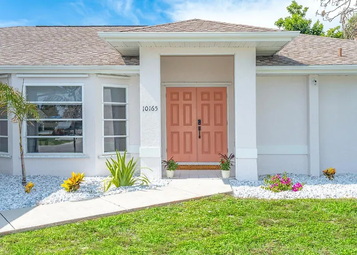 Beautiful Spacious Home! Close To Beaches - Heated Private Pool