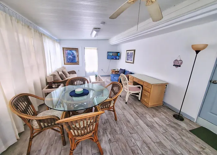 Entire Home With Pool & Beach 5 Min Away!