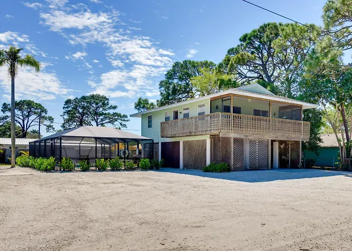Coastal Oasis W/ Shared Pool, 2 Mi To Beach!