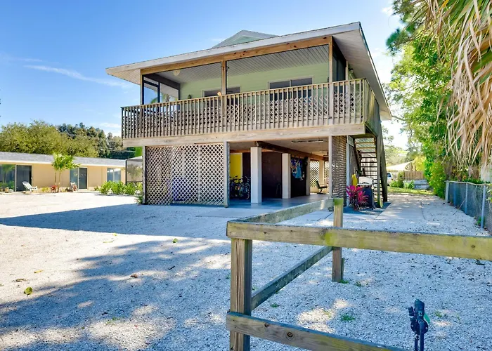 Coastal Oasis W/ Shared Pool, 2 Mi To Beach!