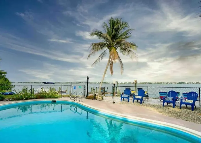 Waterfront "Paradise Bay" Wows Guests! Pool & Bay